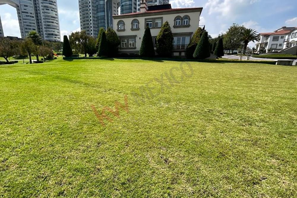 Venta Terreno en Hacienda de las Palmas en Huixquilucan