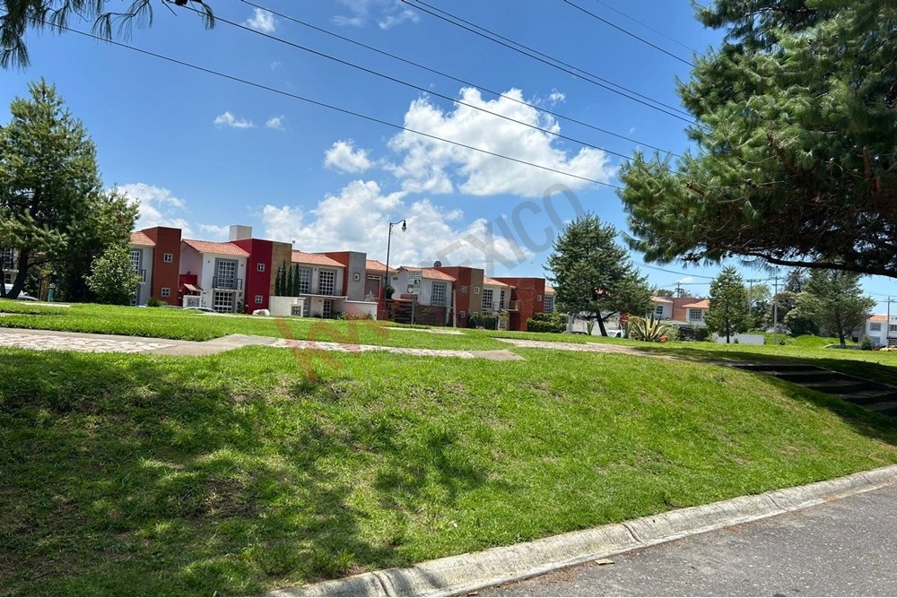 'Consultorios en Renta en Villas Del Campo Incluye agua y luz con vigilancia 24 hrs '