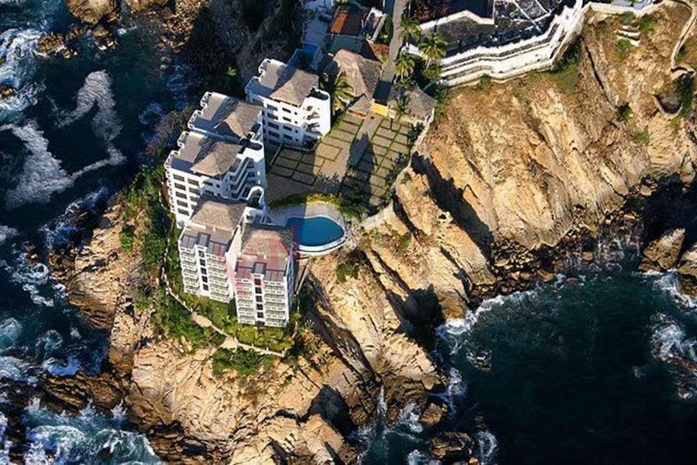 Oportunidad única en Acapulco. CONDOMINIO LA ISLA, un lugár mágico para un nuevo HOTEL.