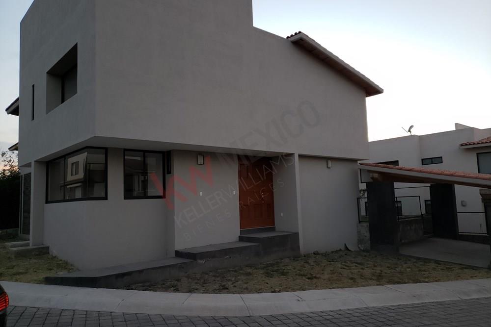 Casa nueva en venta en Balvanera Polo & Country Club, Querétaro.