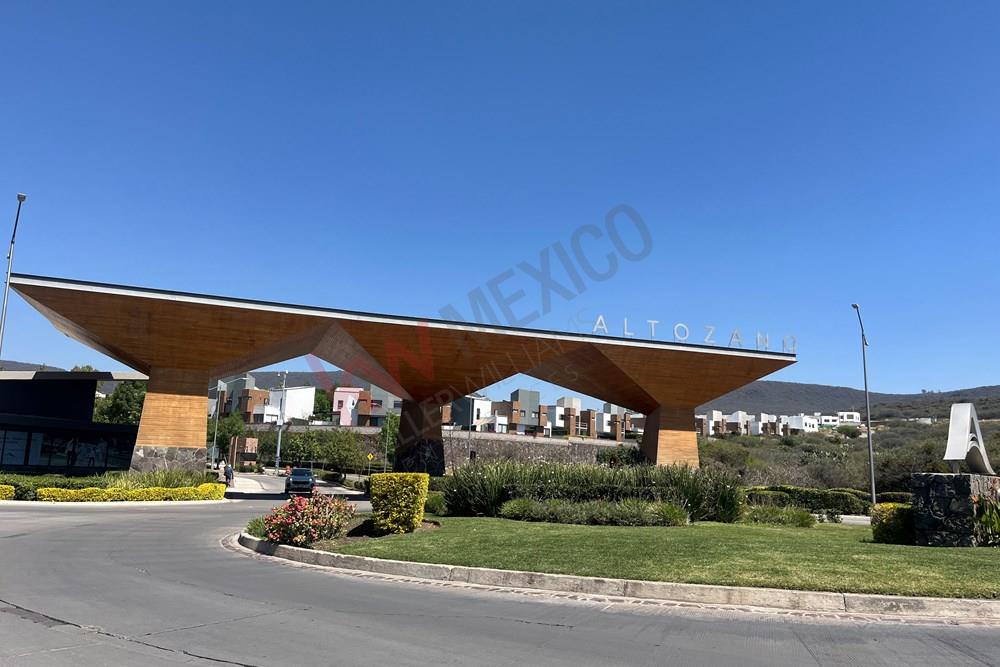 TERRENO RESIDENCIAL EN VENTA, EN ALTOZANO QUERÉTARO CON UBICACIÓN PRIVILEGIADA EN EXCLUSIVA PRIVADA