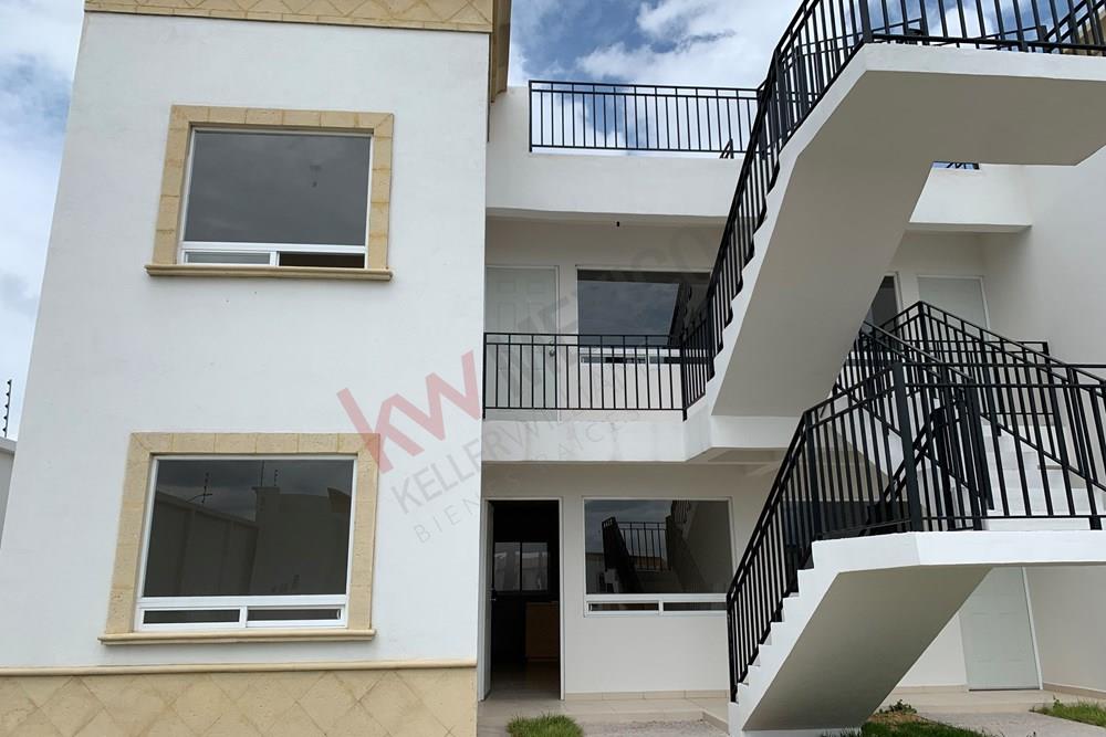 Casa Duplex con Roof Garden, 3 recamaras, acogedora, cómoda distribución, cocina equipada, a 7 min del Fray junipero, 12 min de plaza boulevares,