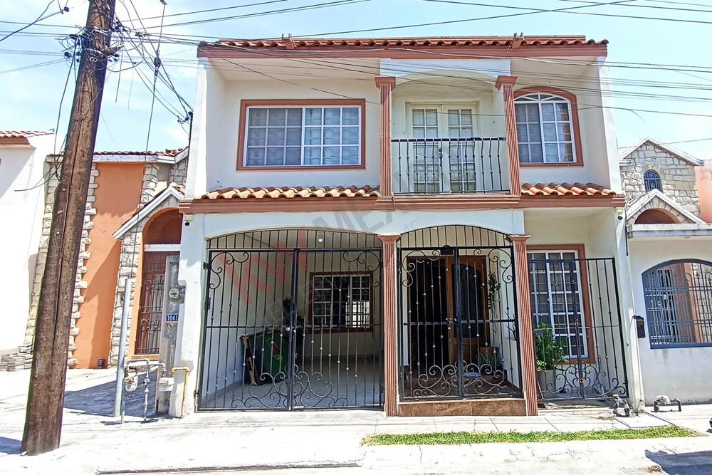 Elegante y Amplia casa en venta en Fracc Hacienda Los Morales, San Nicolás  de los Garza.