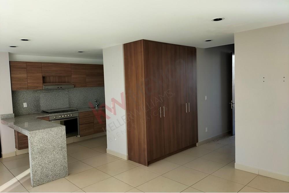 Vive en ésta impecable casa en “El Refugio”, uno de los fraccionamientos que forman parte del Querétaro Moderno, en atractivo conjunto con vigilancia y control de acceso.