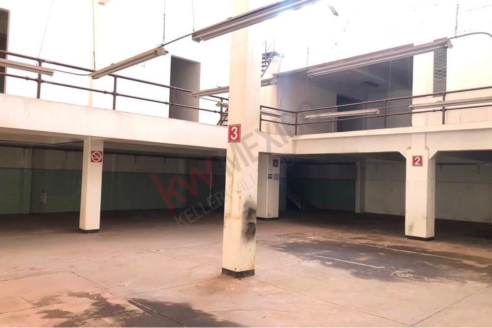 En Venta excelente bodega con oficinas, A 5 min de la Central de Abastos, Iztapalapa.