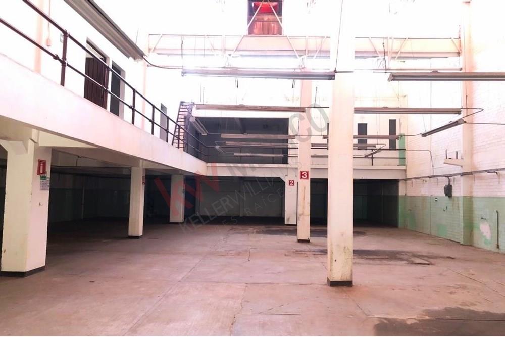 En Venta excelente bodega con oficinas, A 5 min de la Central de Abastos, Iztapalapa.