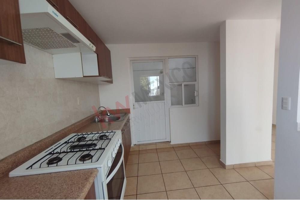 Casa duplex,  planta alta, en privada con alberca, dentro del mirador una de las zonas más centricas y bonita de QUERÉTARO