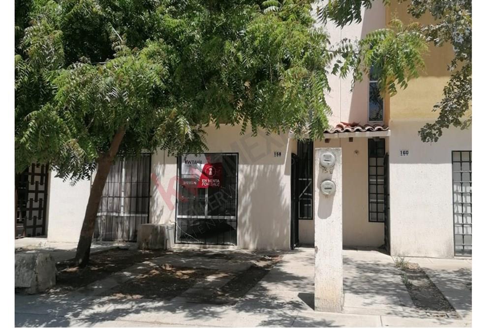 Casa en venta de 2 niveles con 2 recamaras en IXTAPA Puerto Vallarta con  todos los