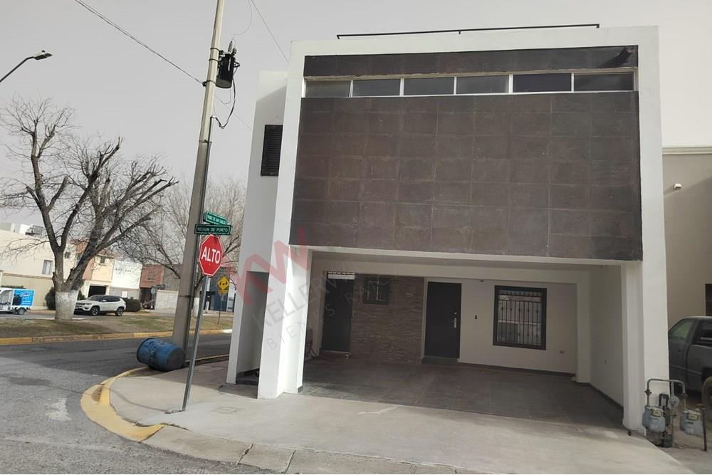 HERMOSA CASA EN RENTA CON UBICACION PRIVILEGIADA Y EN ESQUINA, AREA FRANCISCO VILLARREAL Y EJERCITO NACIONAL.