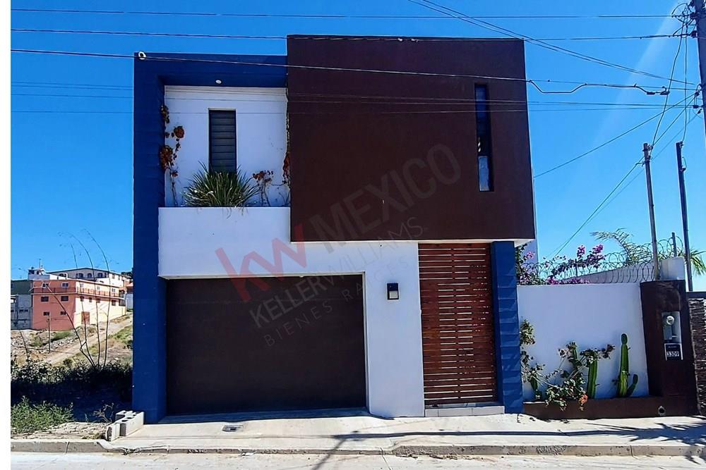 CASA EN VENTA EN FRACCIONAMIENTO SANTA LUCIA ROSARITO