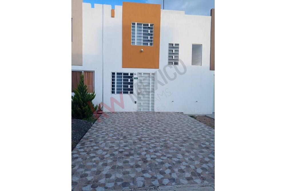 CASA EN VENTA FUENTES DE BALVANERA APASEO EL GRANDE GUANAJUATO