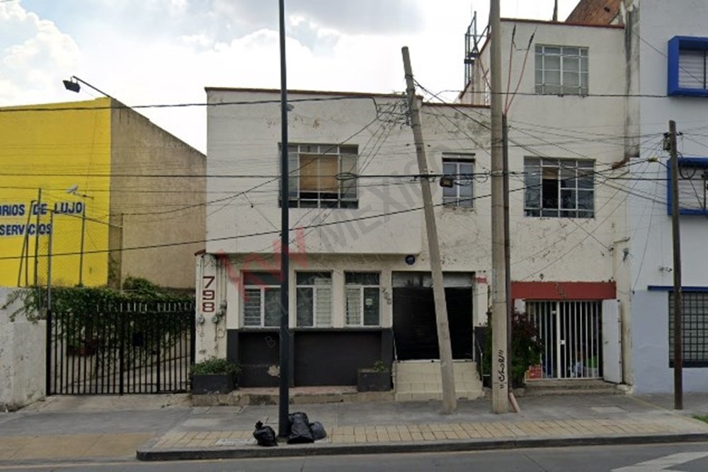 Casa en VENTA con uso mixto en Colonia Moderna, Av. Enrique Díaz de León