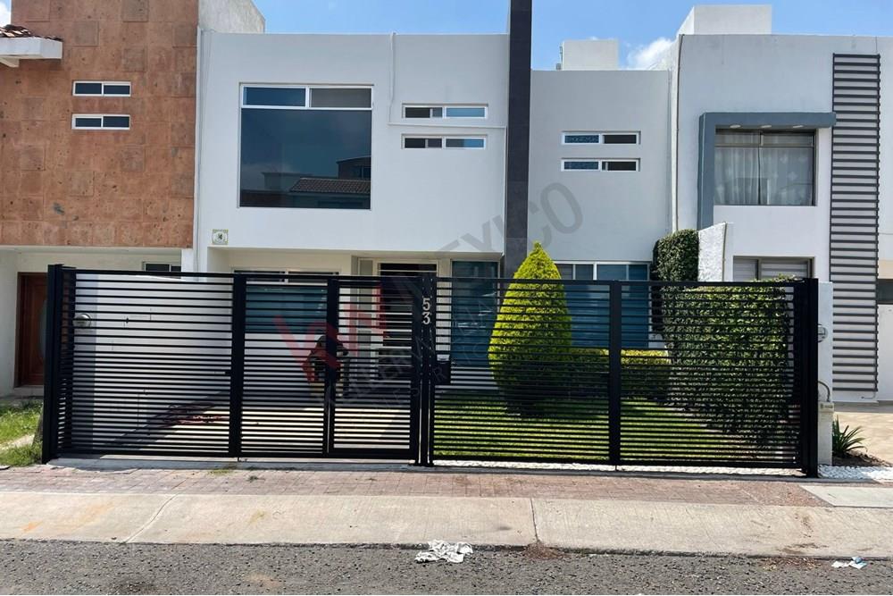 Hermosa casa en venta en fraccionamiento El Mirador con mucha seguridad