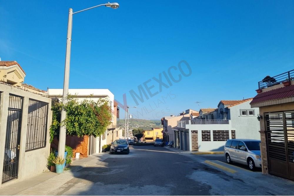 Acogedora casa en venta en Santa Fe 2da sección, en una privada con acceso  controlado.