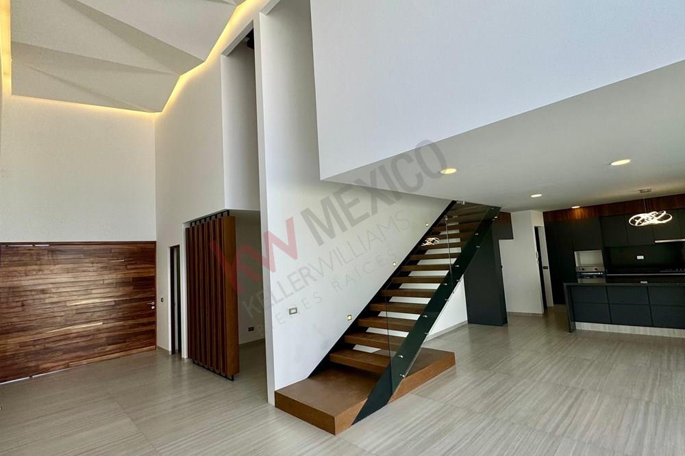 'Viva el lujo en su nuevo hogar. Descubra la elegancia y comodidad en nuestra exclusiva casa de lujo. ¡No pierda la oportunidad de vivir en el hogar de sus sueños!'