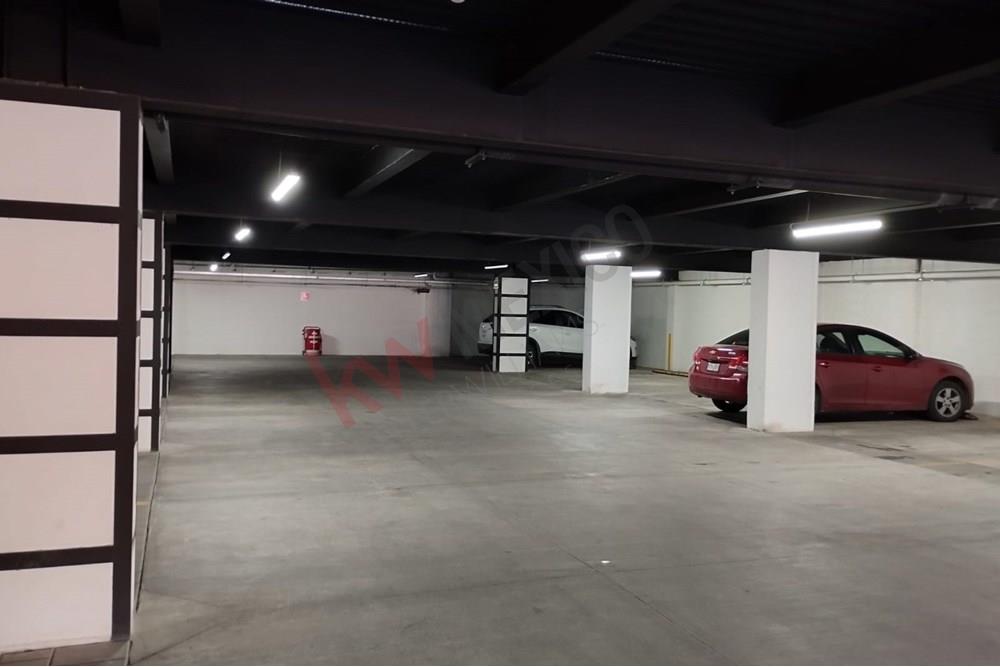 LOCAL COMERCIAL EN PLAZA, UBICACION PRIVILEGIADA, GIRO ZAPATERIA, SUPLEMENTOS, ROPA, OFICINA, ETC.