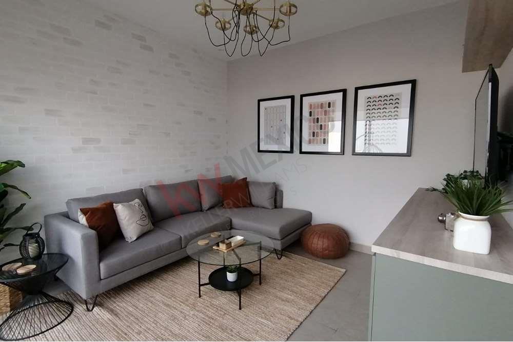 Casa en Venta de 3 niveles con terraza, Área Dominio Cumbres del lado de la montaña!