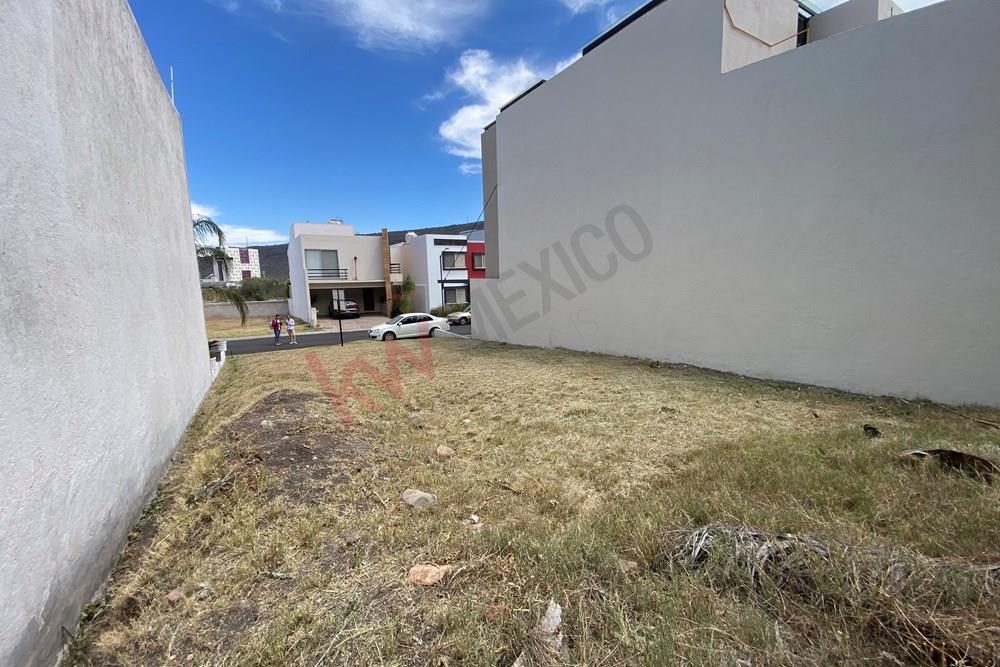 TERRENO UNIFAMILIAR EN VENTA DENTRO DE CLÚSTER EN CENTRO SUR‼️