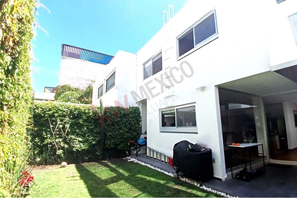 CASA EN VENTA JURIQUILLA QUERETARO CON TERRAZA Y JARDIN