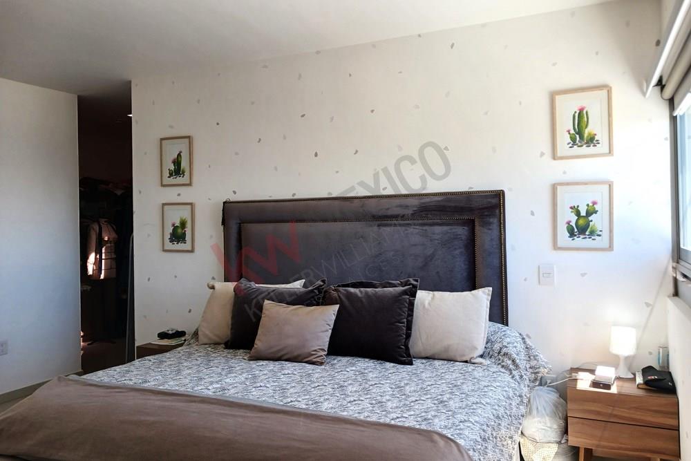 CASA EN VENTA JURIQUILLA QUERETARO CON TERRAZA Y JARDIN