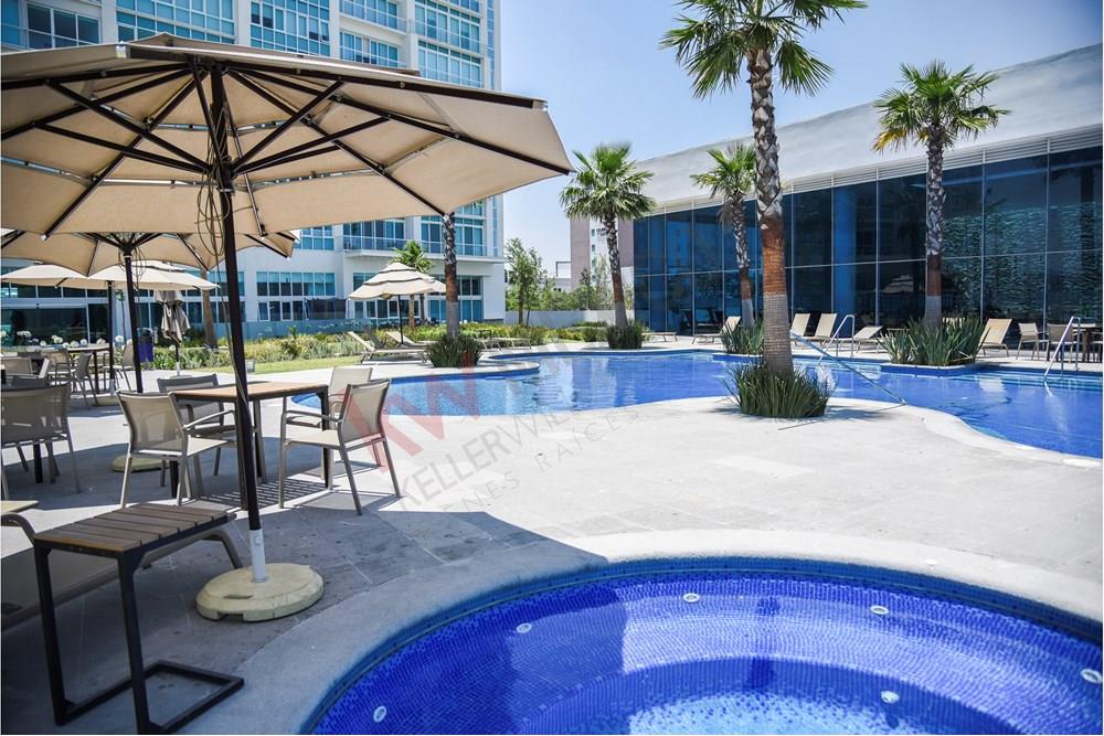 Renta de departamento amueblado en Juriquilla Towers con adecuaciones y equipamiento premium