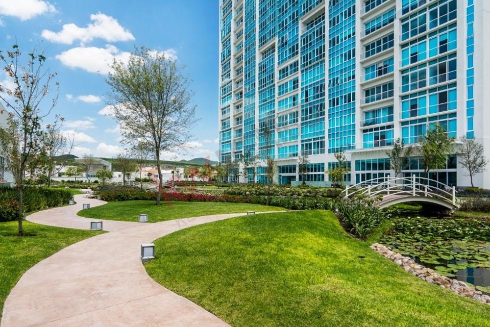 Renta de departamento amueblado en Juriquilla Towers con adecuaciones y equipamiento premium