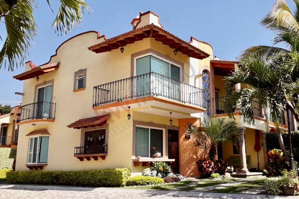 Casa en venta en Xochitepec Morelos 186 m2 de construcción 199m2 terreno  con alberca Jacuzzi