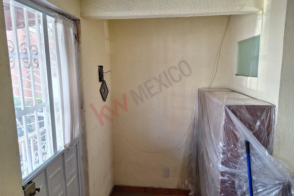 ¡Versatil departamento de 2 niveles en la histórica colonia Morelos, cuanta con acceso a calle Caridad y avenida del trabajo!