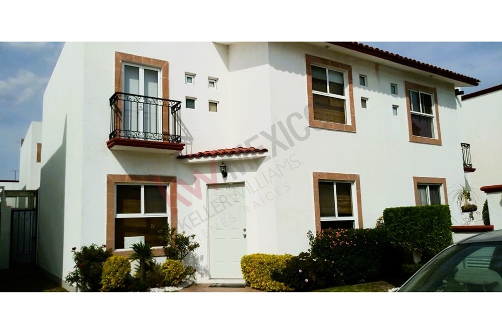 CASA EN VENTA CON ESTUDIO EN PLANTA BAJA EN GALINDAS QUERÉTARO QRO.