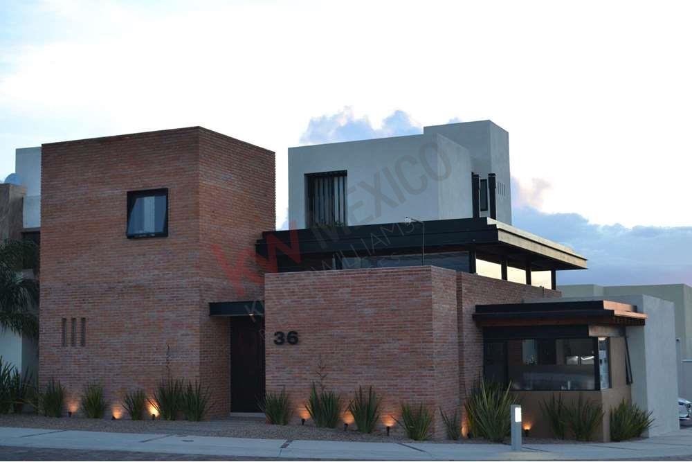 CASA EN VENTA EN CAÑADAS DEL LAGO CORREGIDORA CON RECAMARA EN PLANTA BAJA