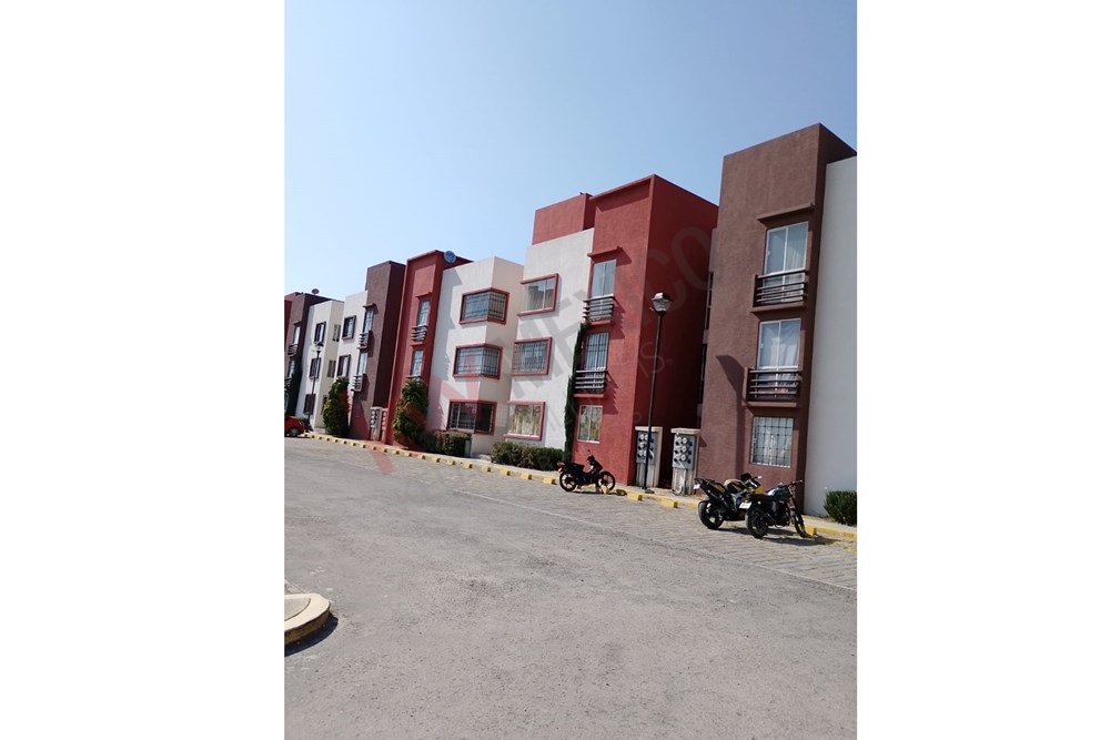 Oportunidad Departamento en venta en  la Florida, Otzolotepec, Planta Baja con terreno excedente.