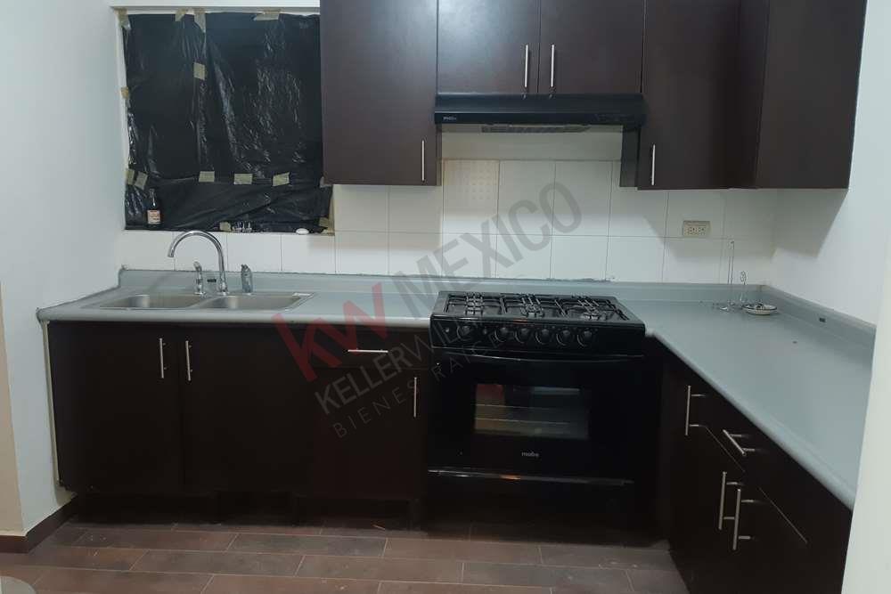 Casa equipada,  en renta Cumbres Renacimiento