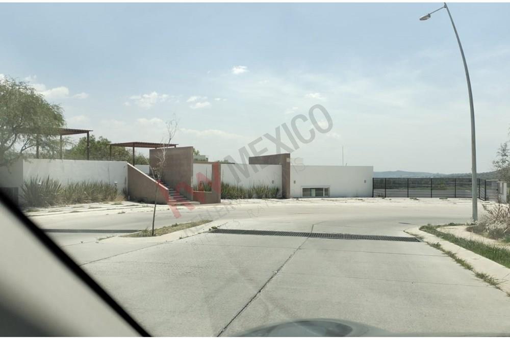 ¡Oportunidad única! Terreno exclusivo en El Encino Residencial &amp; Golf esperando a ser tuyo