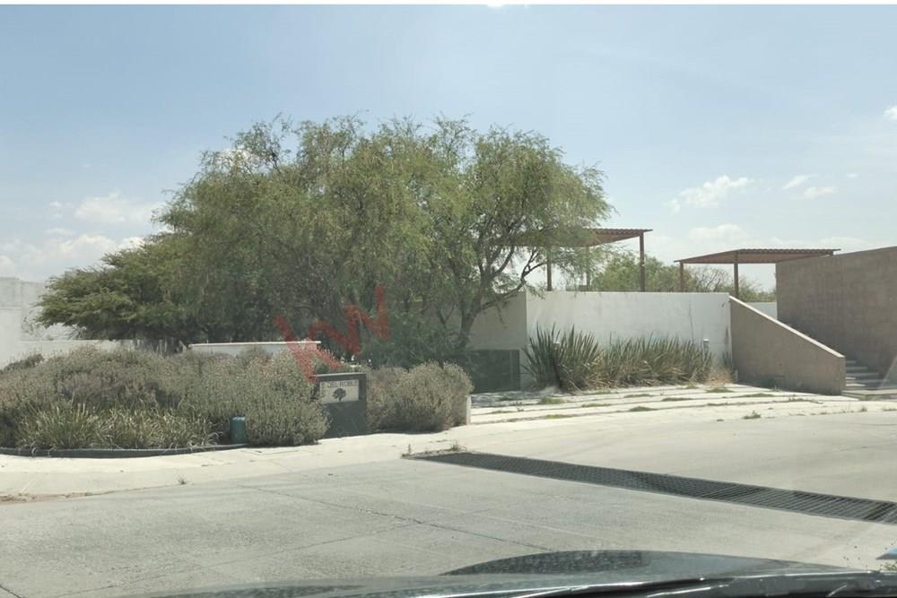 ¡Oportunidad única! Terreno exclusivo en El Encino Residencial &amp; Golf esperando a ser tuyo