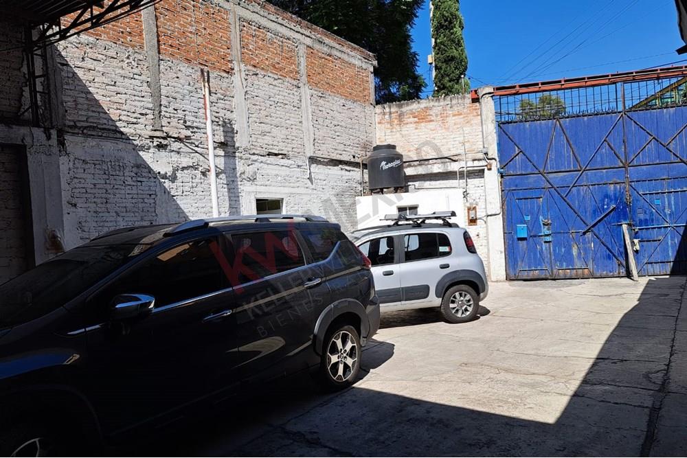 Oportunidad Propiedad en Venta sobre Avenida de los Cien Metros, ideal para Desarrolladores de Vivienda, Oficinas, hoteles, Moteles, hospitales y clínicas