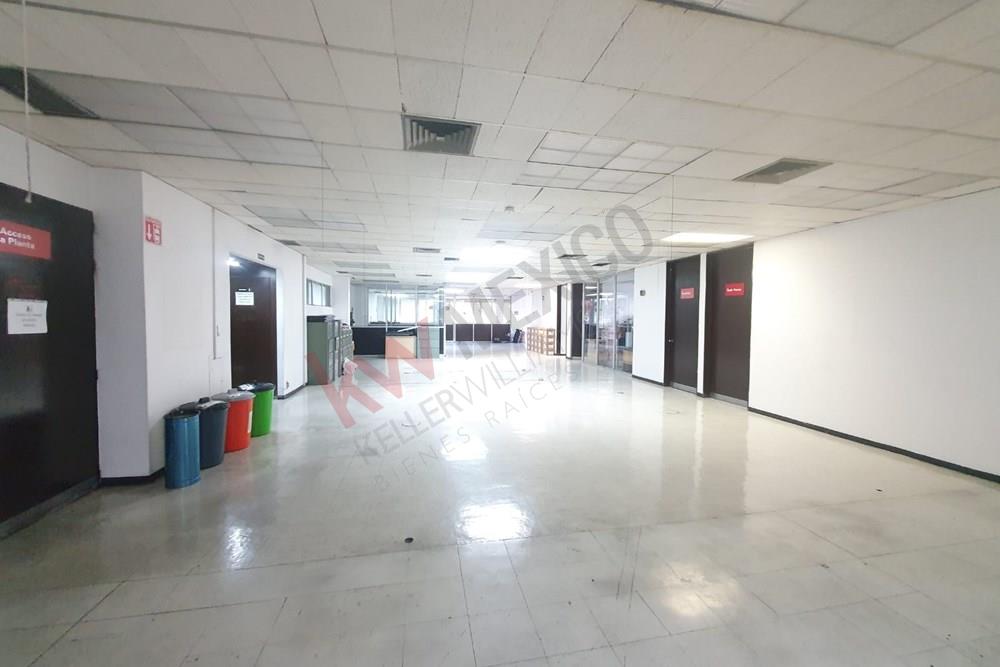 Bodega y Oficinas RENTA Periférico - San Antonio Uso Industrial y Logístico