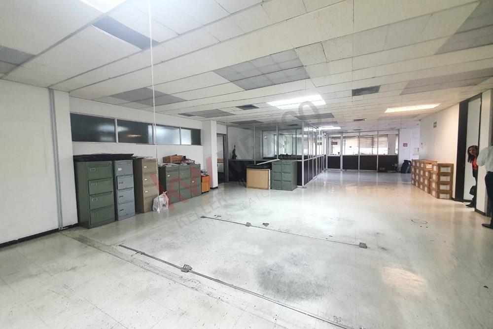 Bodega y Oficinas RENTA Periférico - San Antonio Uso Industrial y Logístico