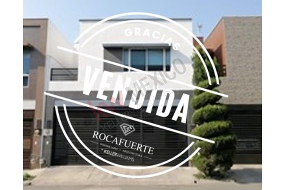 Casa en Venta en Puerta de Hierro, sector Logroña, Monterrey, Nuevo León .