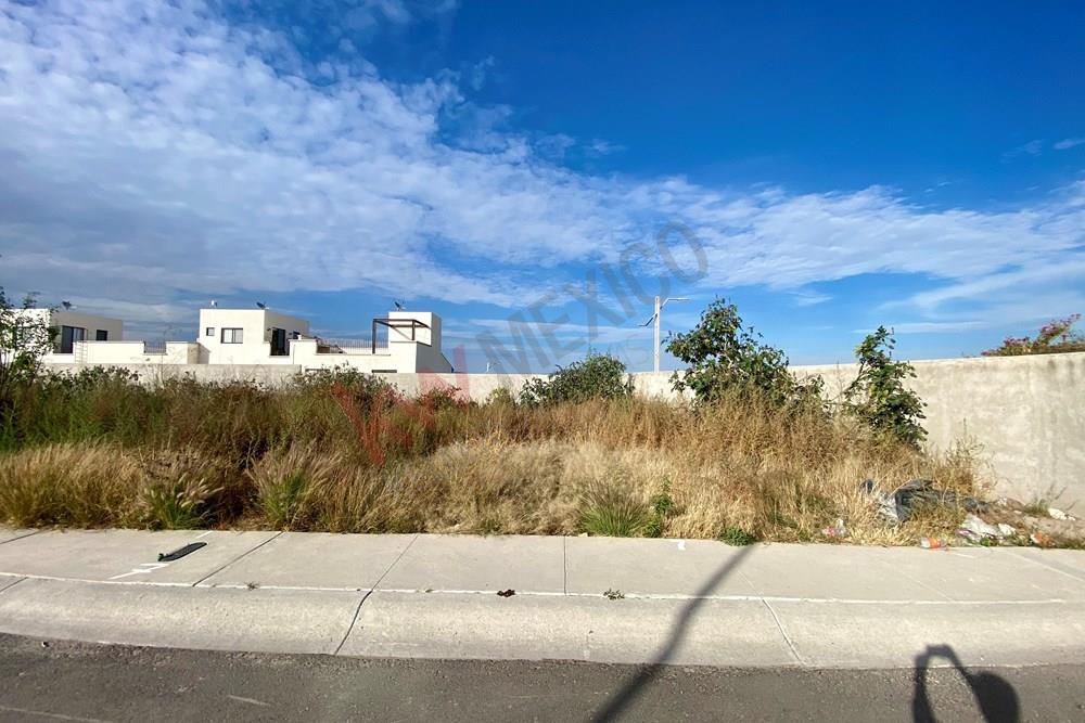 TERRENO EN CLÚSTER COLINDANTE A CAMPO DE GOLF,  CON LA MEJOR CASA CLUB DE ZIBATÁ‼️