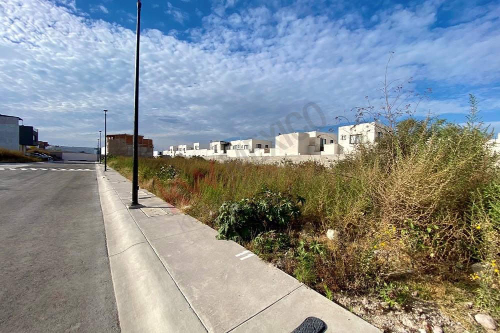 TERRENO EN CLÚSTER COLINDANTE A CAMPO DE GOLF,  CON LA MEJOR CASA CLUB DE ZIBATÁ‼️