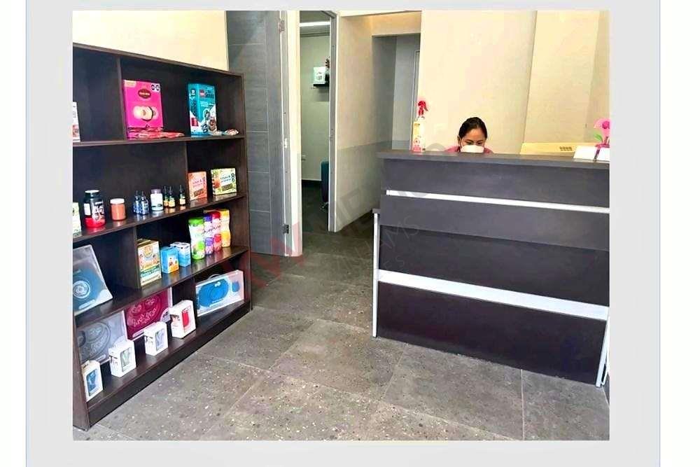 Se vende en San Pedro Local comercial en importante Plaza