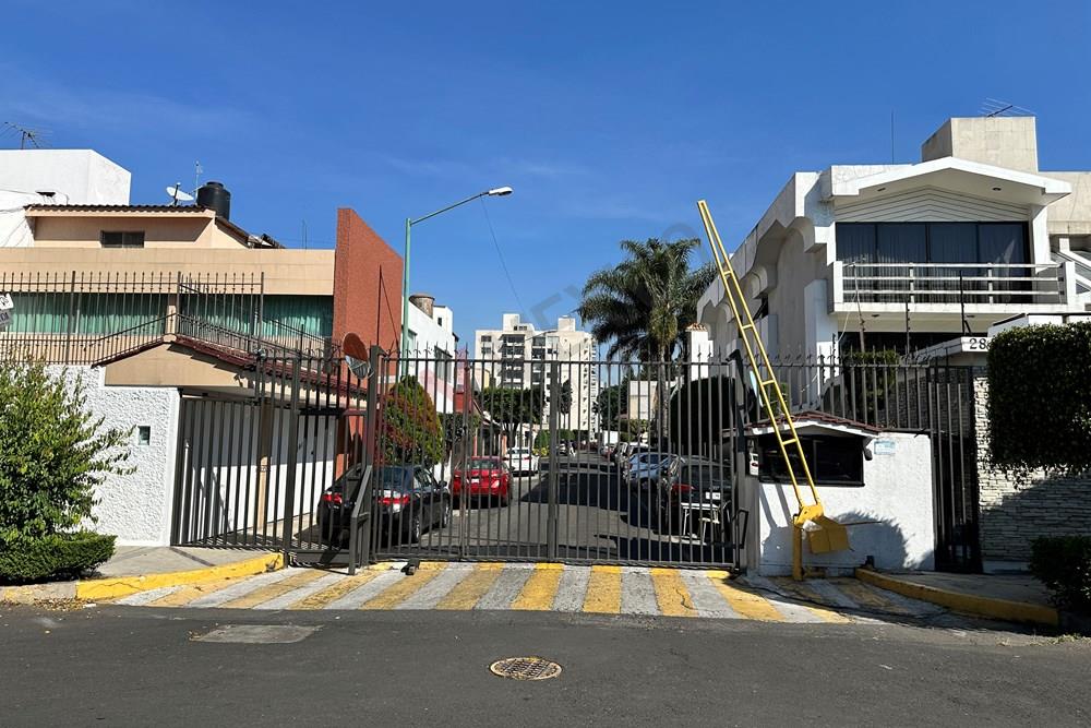 Venta Casa Paseos de Taxqueña, Coyoacan con Roof Garden, Amplitud y seguridad