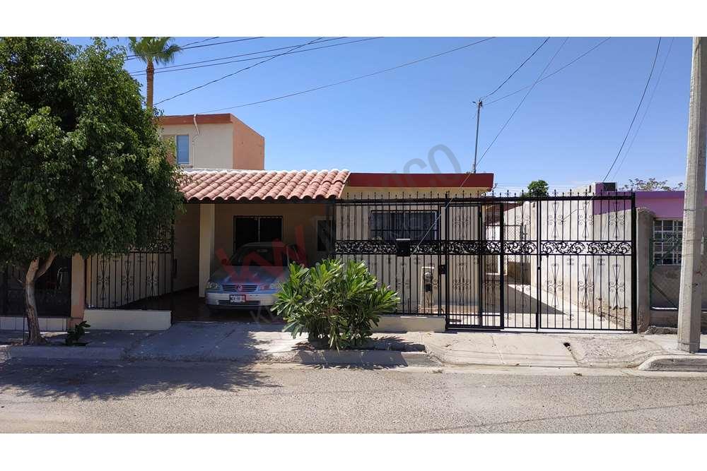 Casa en venta en ubicación Inmejorable al Norte de la Ciudad (Lazaro Cardenas y Reforma)