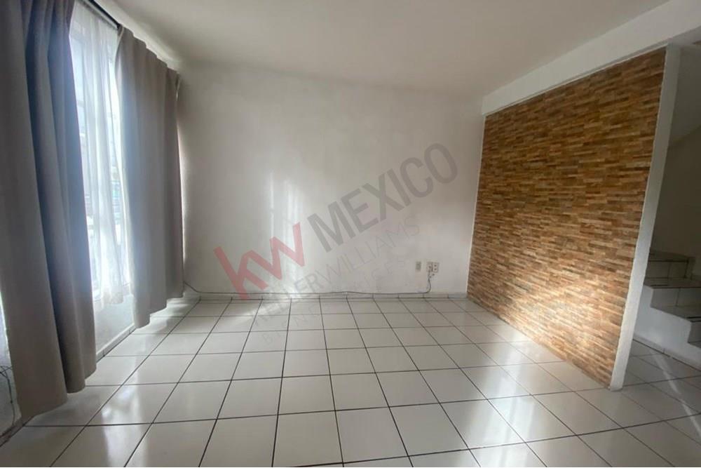 CASA EN VENTA , EN ZONA MISION SAN CARLOS, CERCANA A COMERCIOS DE TODO TIPO