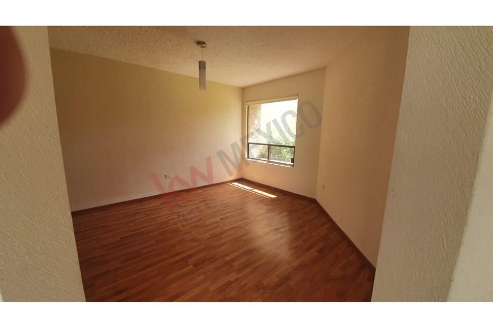 Hermosa casa en renta dentro de uno de los fraccionamientos más exclusivos de Jurica