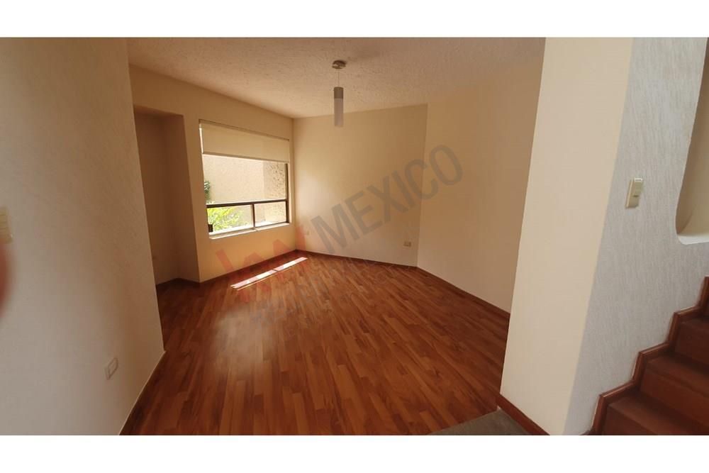 Hermosa casa en renta dentro de uno de los fraccionamientos más exclusivos de Jurica