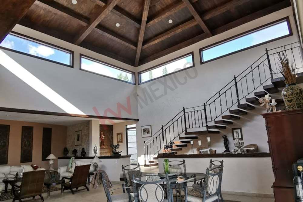 'Simplemente Majestuosa'  Residencia estilo Italiano, cada rincón te hará sentir como en un resort de lujo del mediterráneo, en lo mas alto en Juriquilla