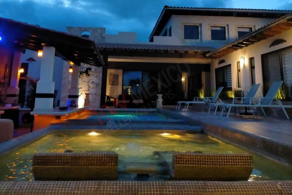 'Simplemente Majestuosa'  Residencia estilo Italiano, cada rincón te hará sentir como en un resort de lujo del mediterráneo, en lo mas alto en Juriquilla