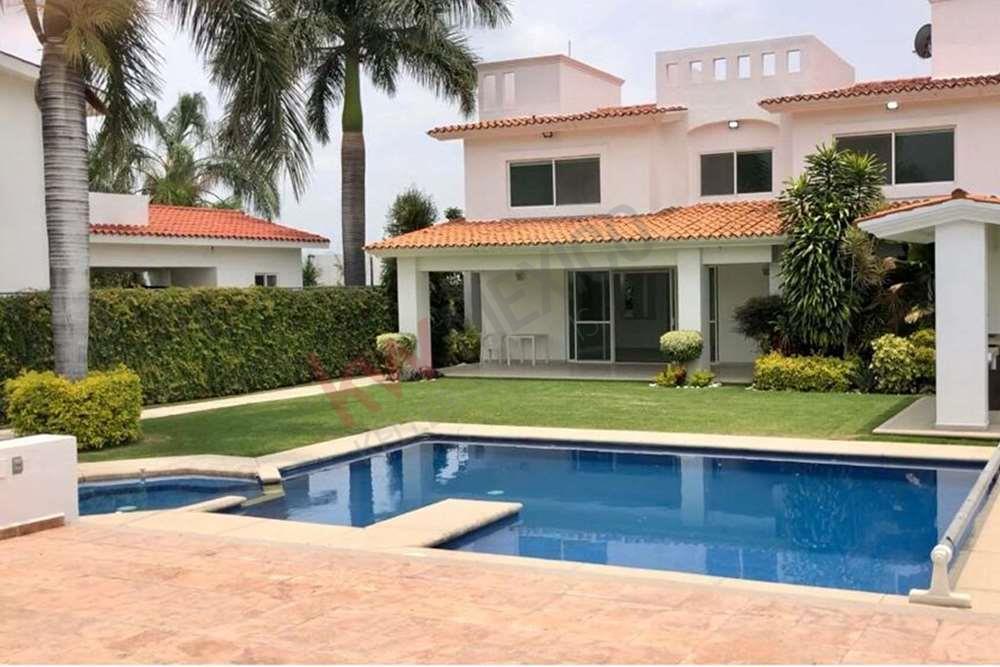 HERMOSA CASA EN VENTA EXQUISITO GUSTO EN LOMAS DE COCOYOC