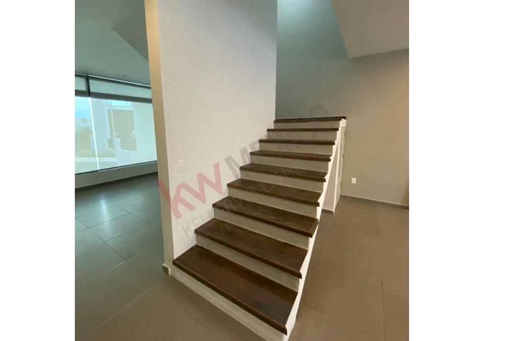 Casa en venta con opcion a 4ta recamara en planta baja, Opuntia, Zibatá.